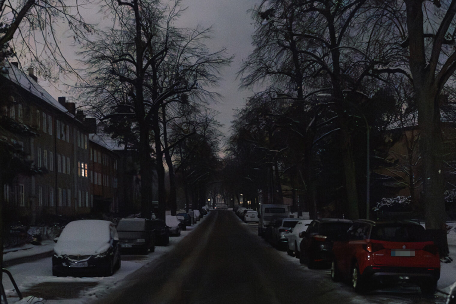 Stromausfall in Berlin am 6. Januar 2026: Steglitz-Zehlendorf. Die Straßenbeleuchtung ausgefallen. Geparkte Autos kaum zu erkennen.