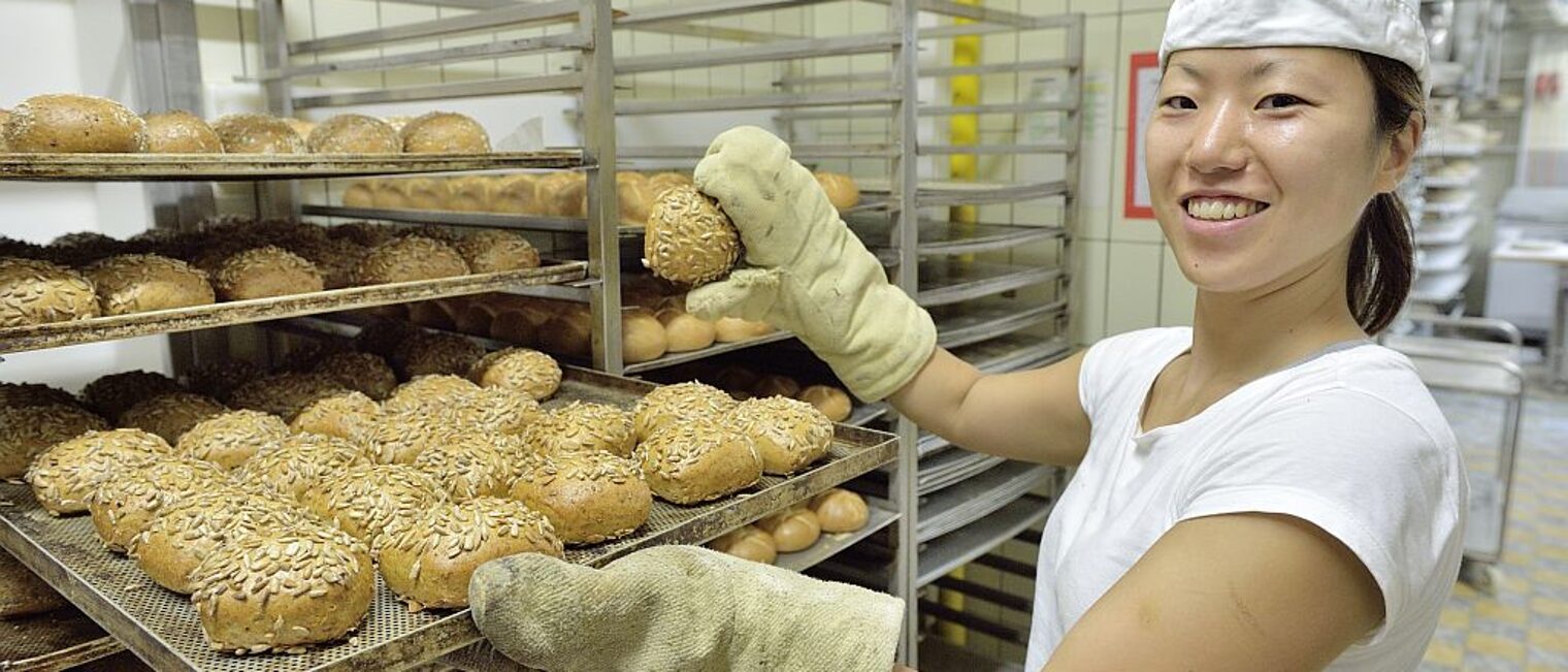 Bäckerei, Backstube, Auszubildende Bäckerhandwerk
