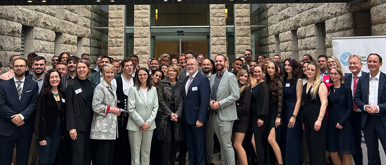 Gruppenbild beim Bundeskongress der Handwerksjunioren im Bundestag.