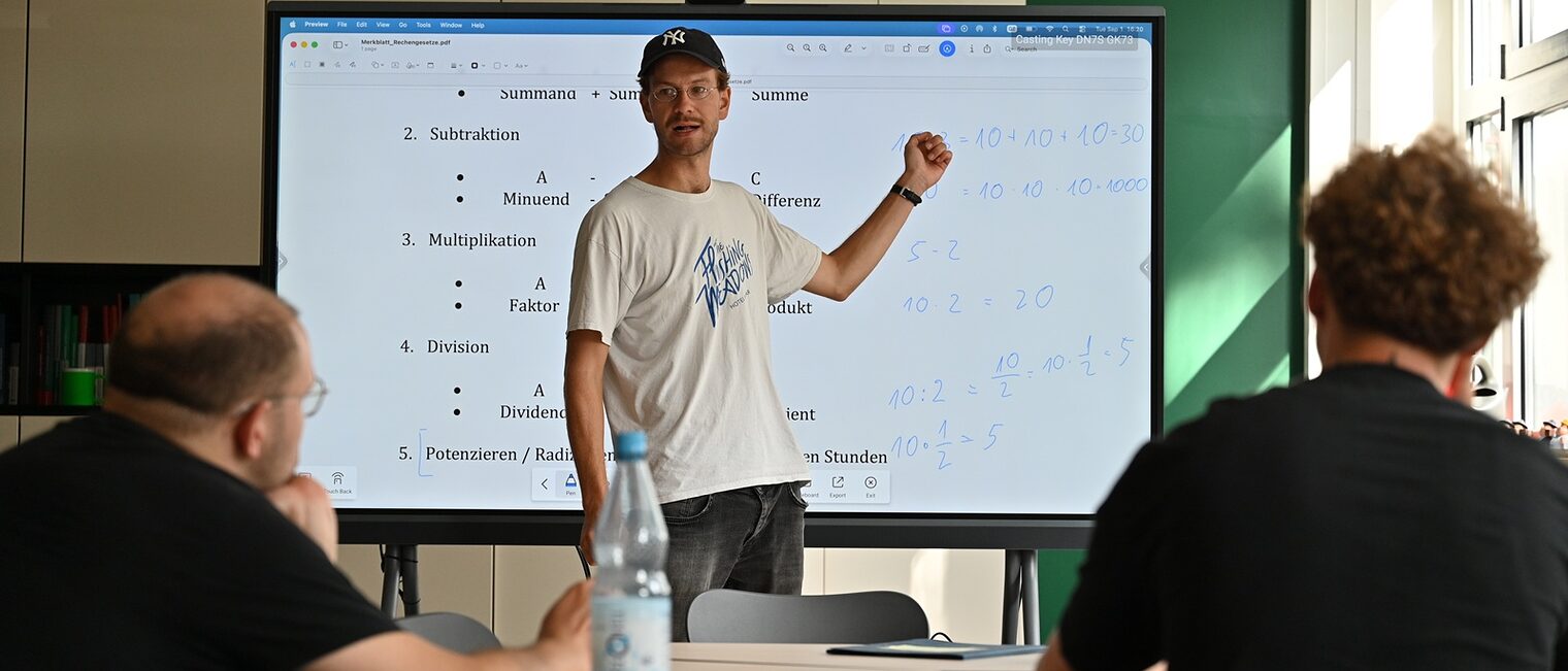 Matheunterricht in den neuen Räumen – mit Smartboard