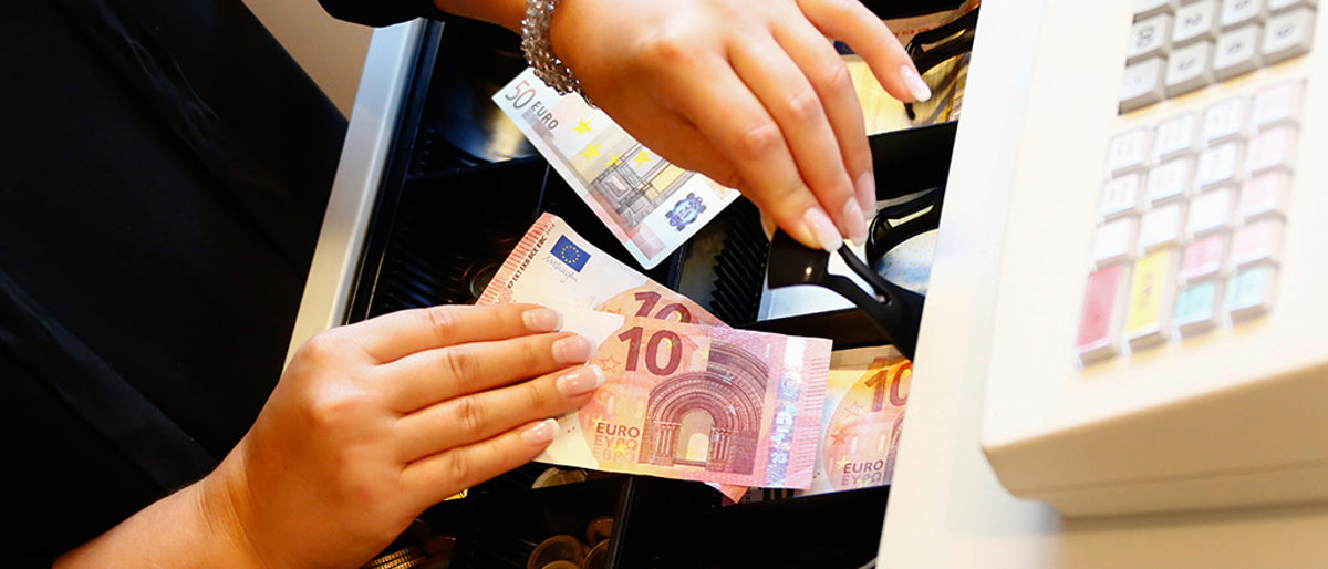 AMH_Geld_Bargeld_Bezahlen_01_web_schmal