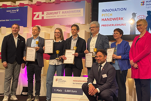 Das Gewinnerteam der Idee &bdquo;paintloop&ldquo; der Farbeimerkampagne 2026